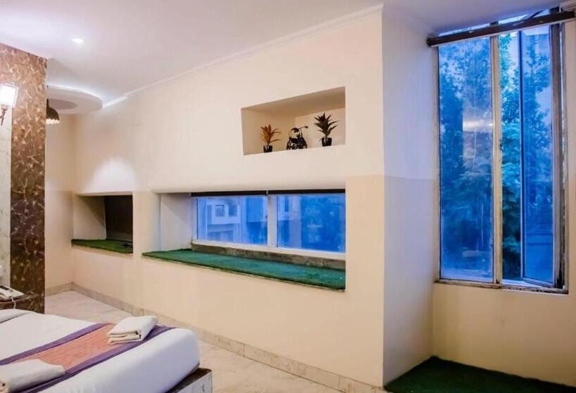 בית מלון כפרי Airport Family Stay Near Delhi Airport