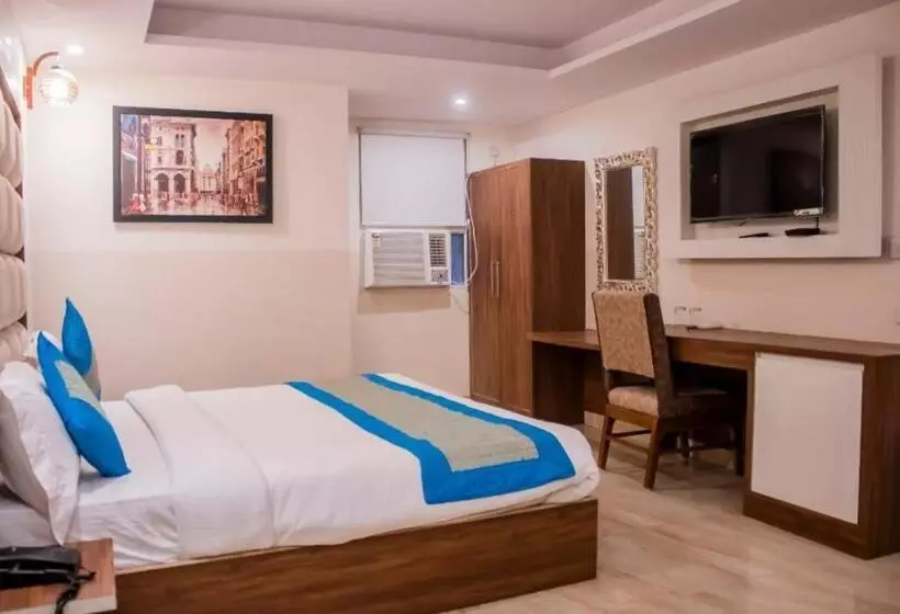 هتل Airport Family Stay Near Delhi Airport