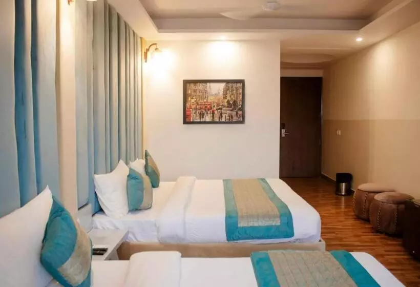 هتل Airport Family Stay Near Delhi Airport