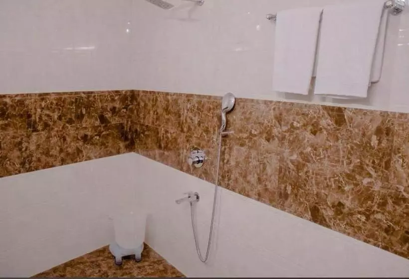 هتل Airport Family Stay Near Delhi Airport