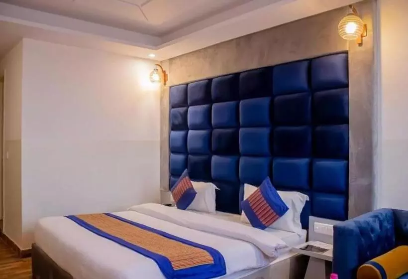هتل Airport Family Stay Near Delhi Airport