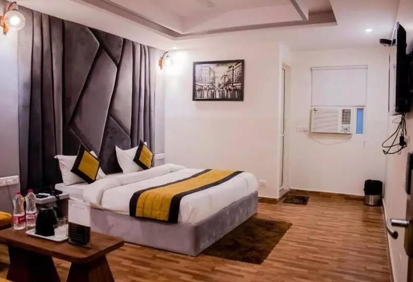 هتل Airport Family Stay Near Delhi Airport