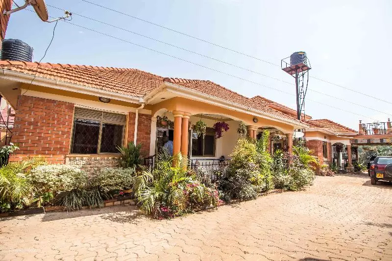 هتل Albert Suites