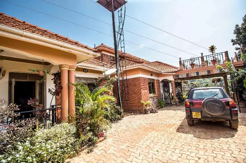 هتل Albert Suites