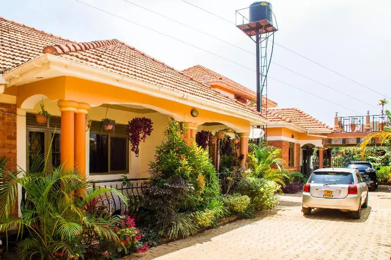 هتل Albert Suites