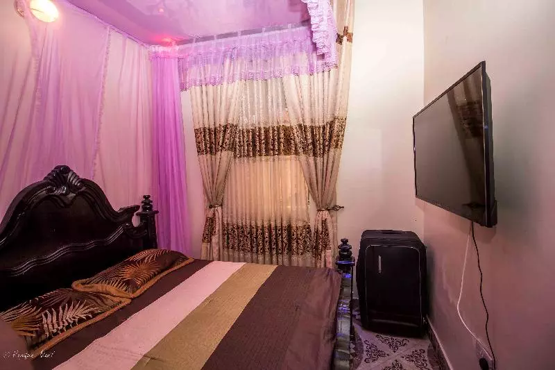 هتل Albert Suites