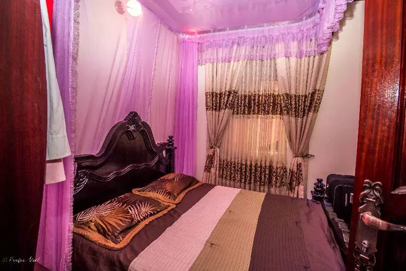 هتل Albert Suites