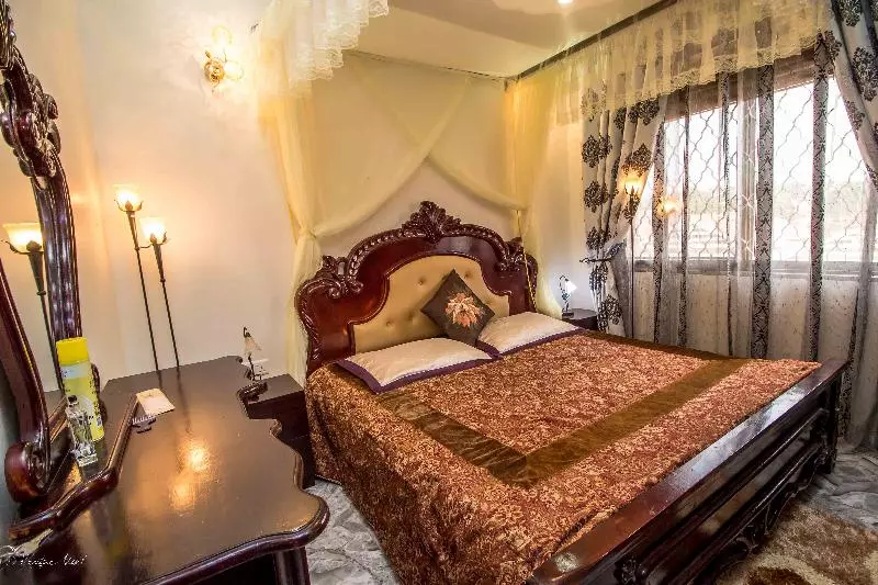 هتل Albert Suites