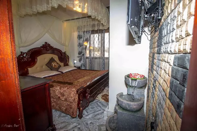 هتل Albert Suites