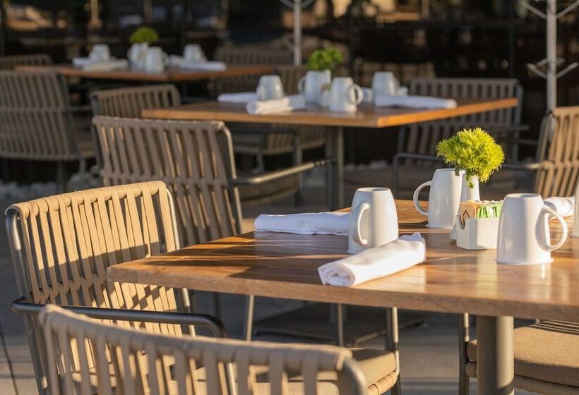 Отель Camino Real Fashion Drive Monterrey