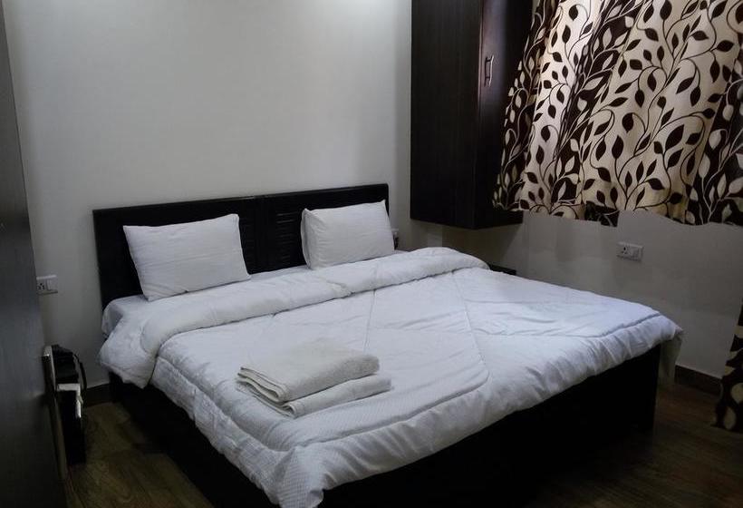 בית מלון כפרי Kundan Plaza Jasola