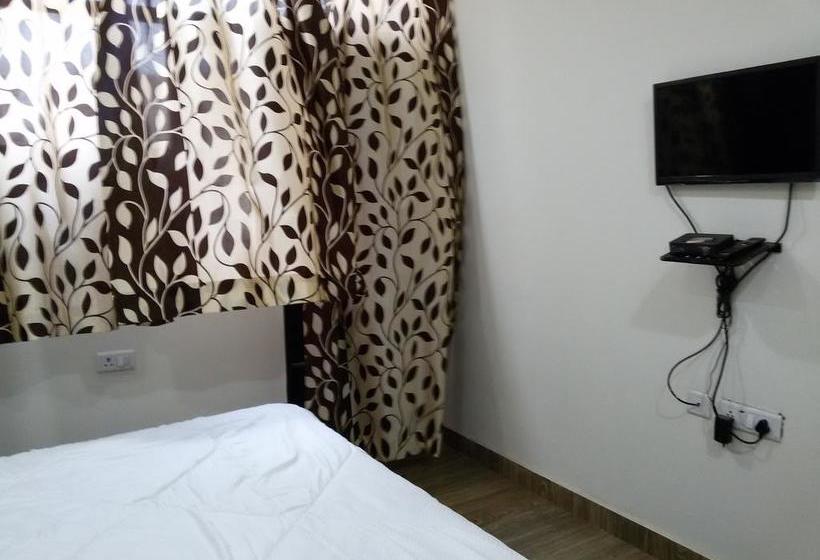 בית מלון כפרי Kundan Plaza Jasola