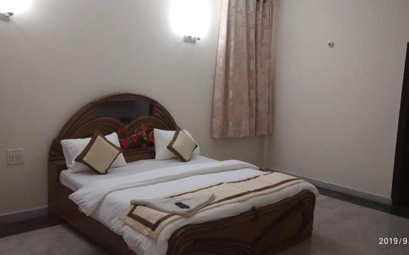 בית מלון כפרי Kundan Plaza Jasola