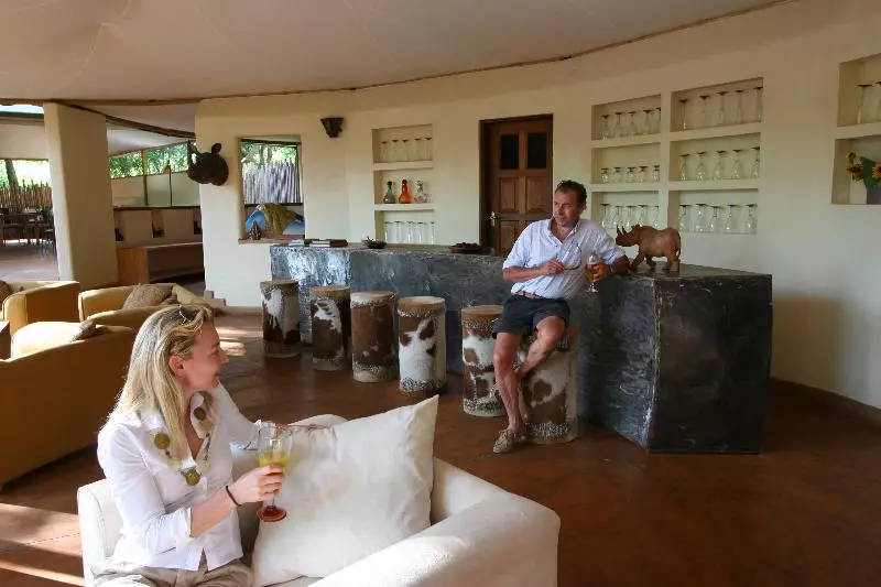 هتل Rhino River Camp