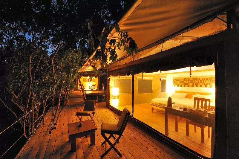 هتل Rhino River Camp