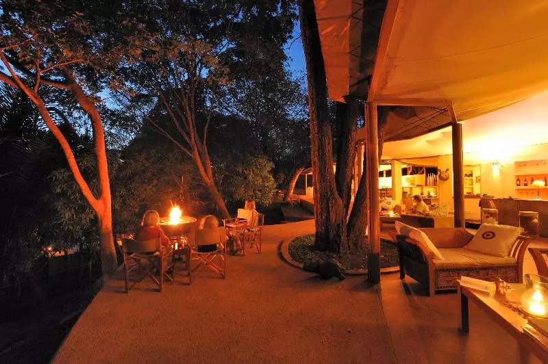 هتل Rhino River Camp
