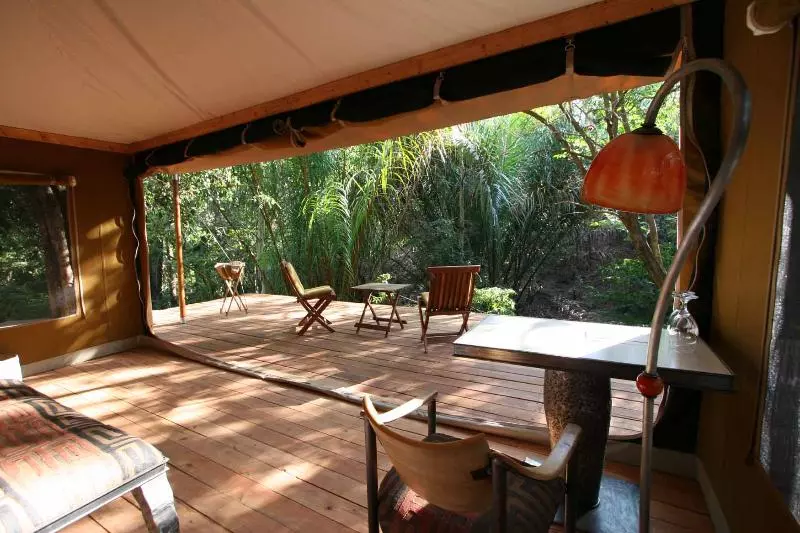 هتل Rhino River Camp