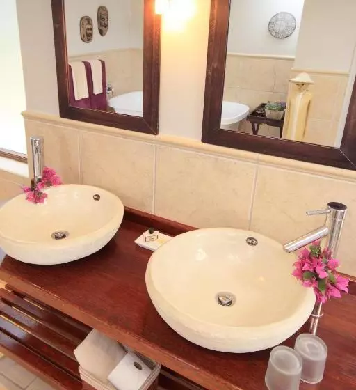 Hotelli Thatchwood Country Lodge