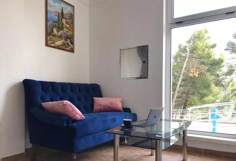 Hotelli Villa Junona