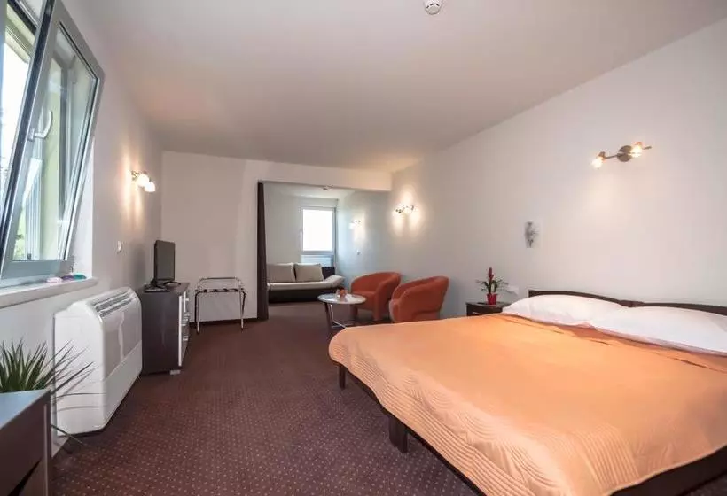 Hotelli Villa Junona