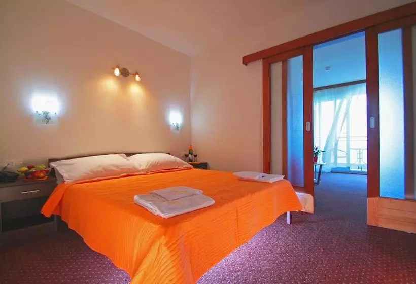 Hotelli Villa Junona