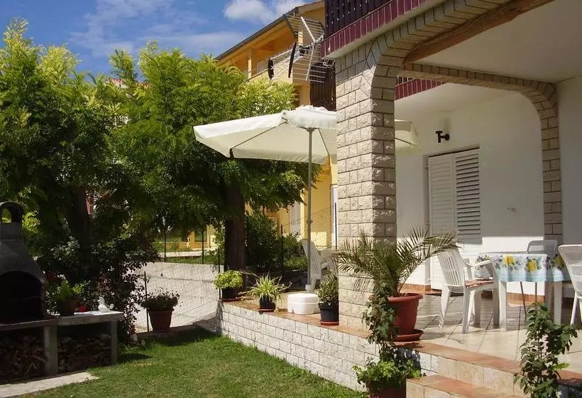 ペンション Guest House Lucija