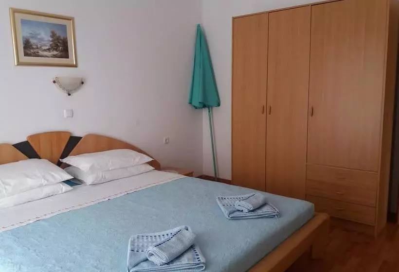 ペンション Guest House Lucija