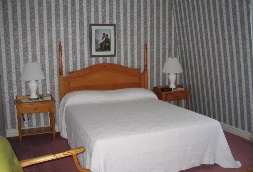 Shaw's Hotel & Cottages