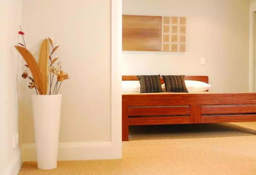 Hotelli 404 On Trafalgar