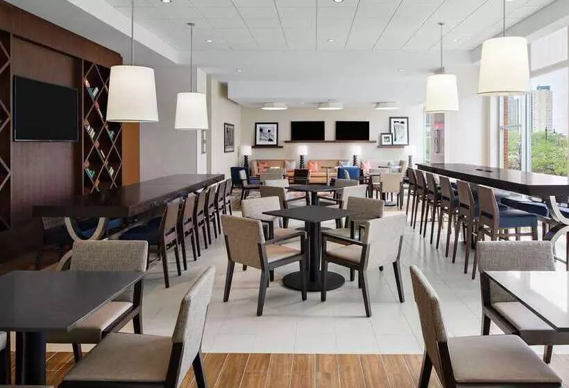 هتل Hampton Inn Chicago Mccormick Place
