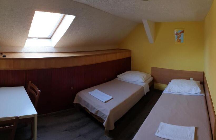 فندق Jáde Panzió