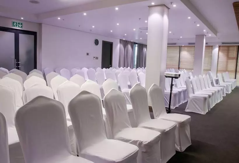 Legend Hotel Lagos Airport, Curio Collection By Hilton