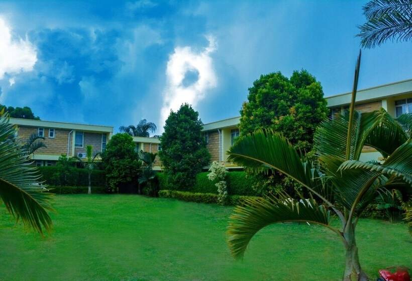 هتل Esella Country