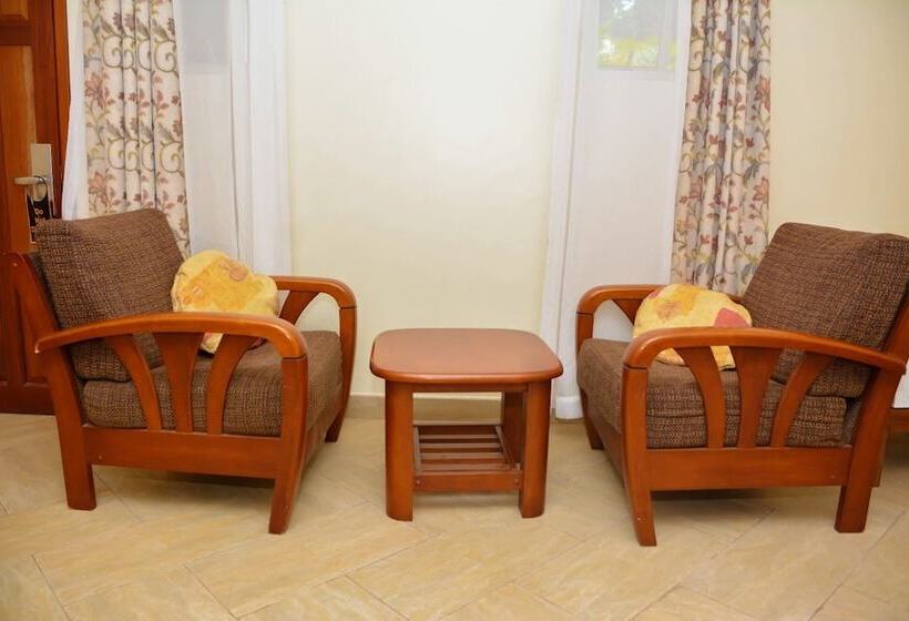 هتل Esella Country