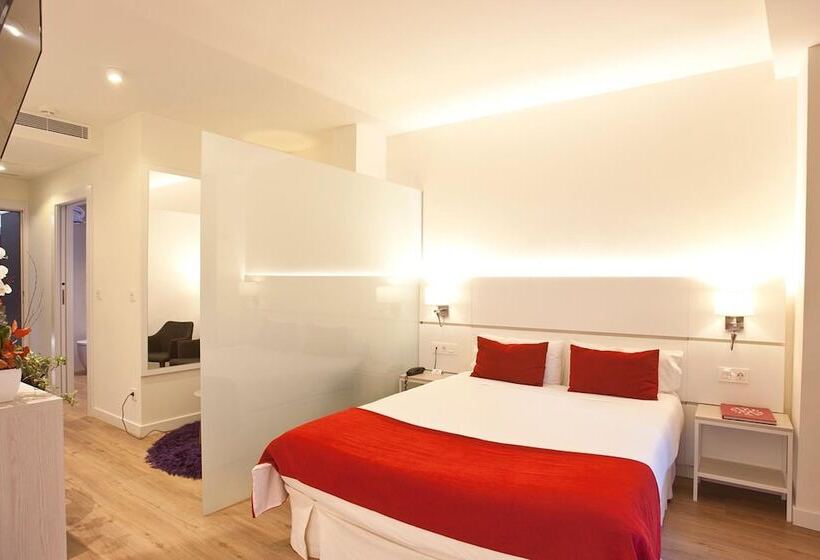 هتل Pompaelo Urban Spa