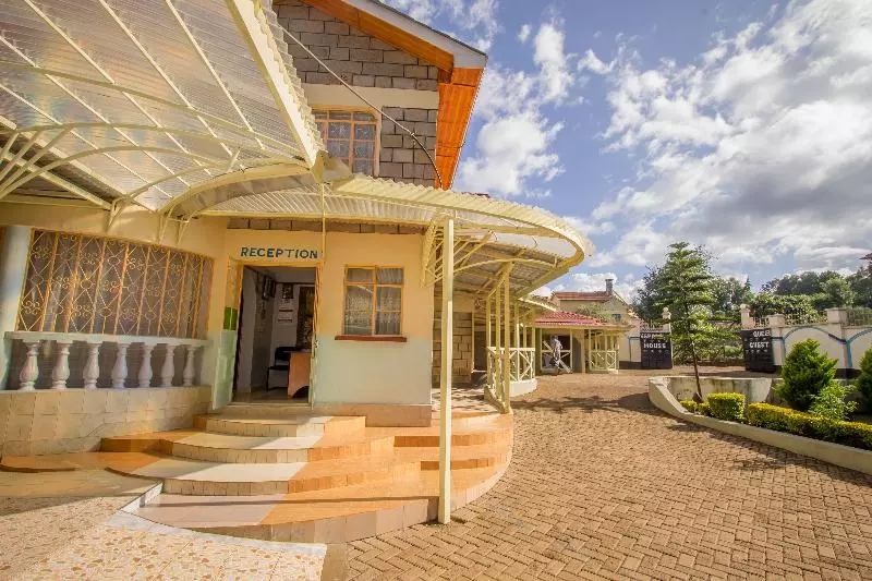 هتل Queens Park Guest House