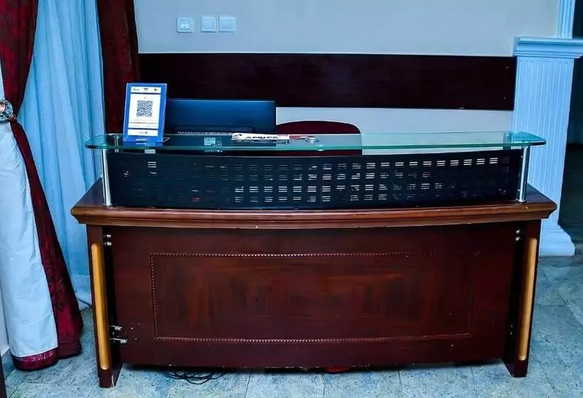 Hotel The Emperor Place Annex