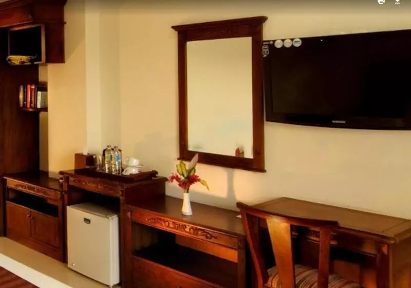 Hotel Yusro  Restaurant & Convention