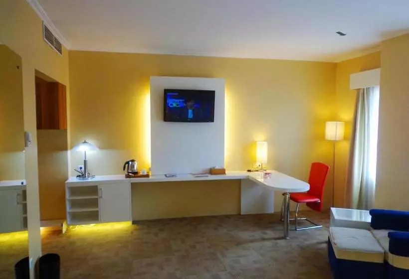 ホテル Sapadia  Siantar