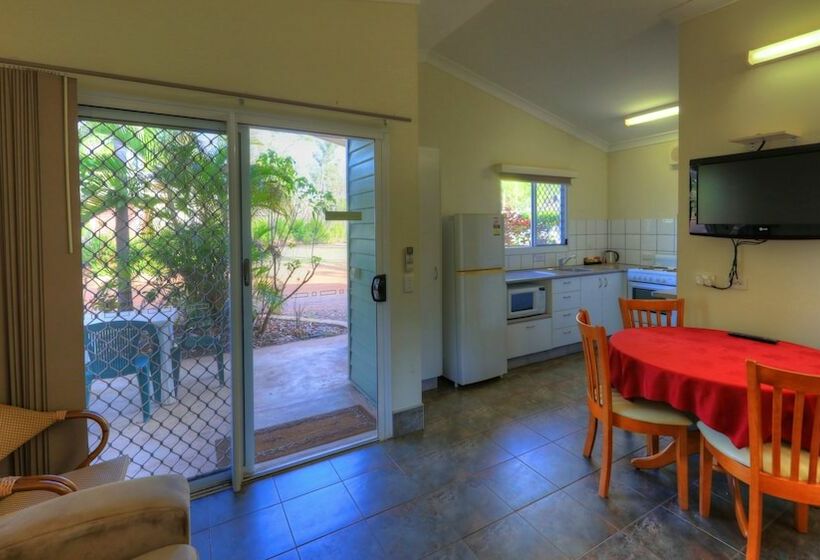 فندق Batchelor Holiday Park