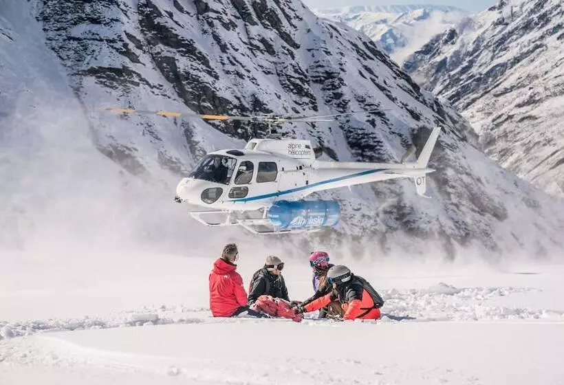 Hotelli Minaret Station Alpine Lodge