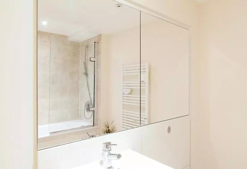 Hotelli The Paramount By Esa