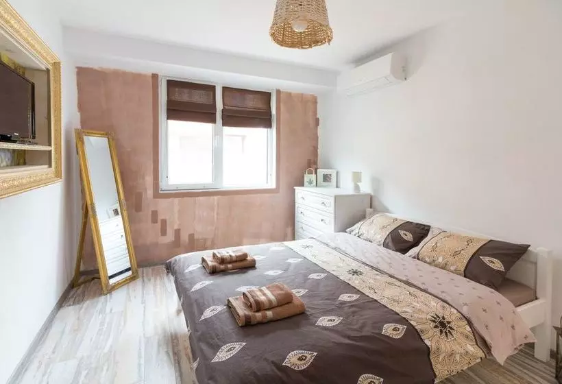 هتل Domus Apartments