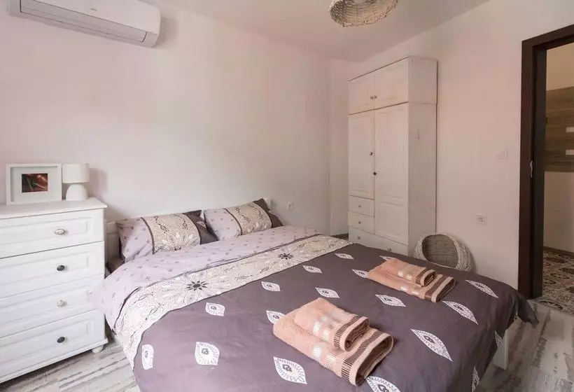 هتل Domus Apartments