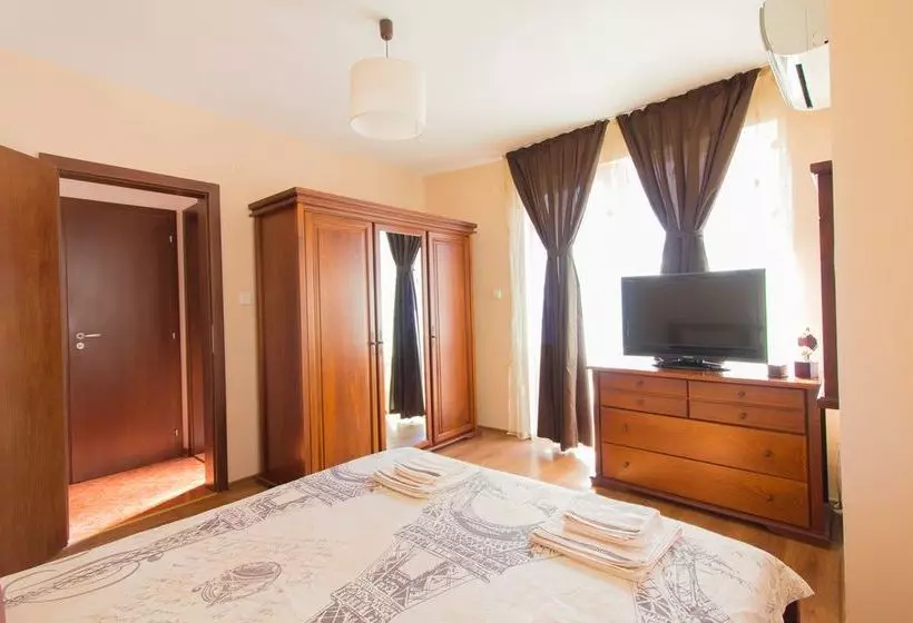 هتل Domus Apartments