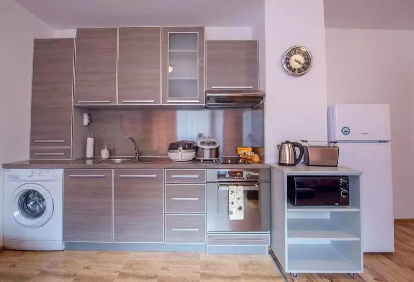 هتل Domus Apartments