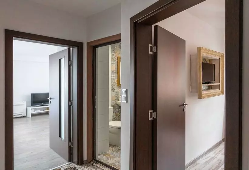 هتل Domus Apartments