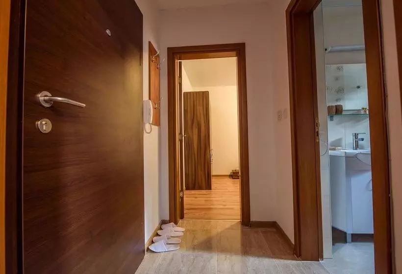 هتل Domus Apartments