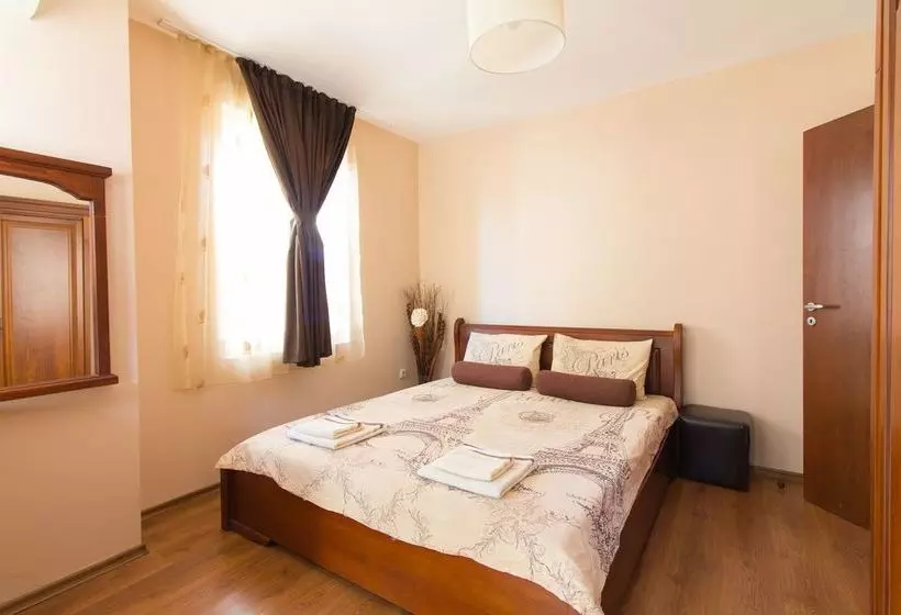 هتل Domus Apartments