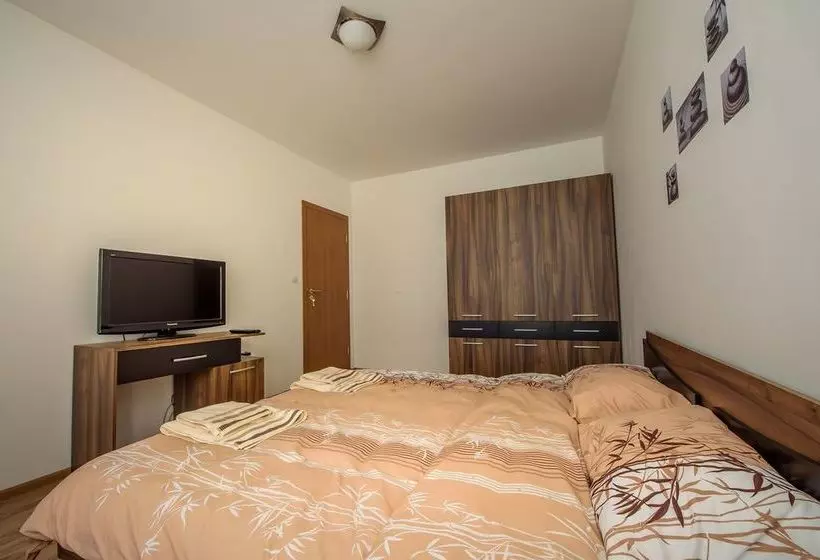 هتل Domus Apartments